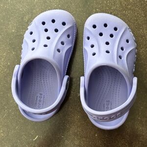 CROCS Kids Lavender Classic Clogs with Heel Strap - Light Purple